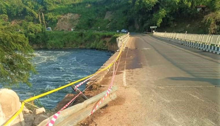 The scene where the fuel tanker plunged into the river The scene where the fuel tanker plunged into the river